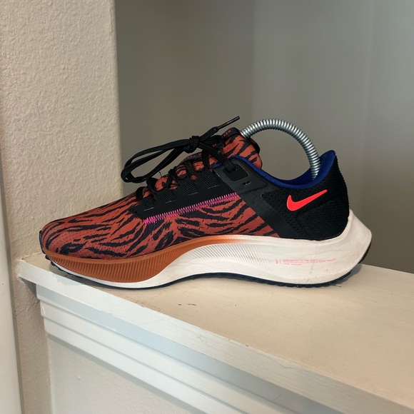 Nike Air Zoom Pegasus 38 Burnt Sunrise Black Running Shoes Women's Size 8 Tiger - Picture 3 of 9